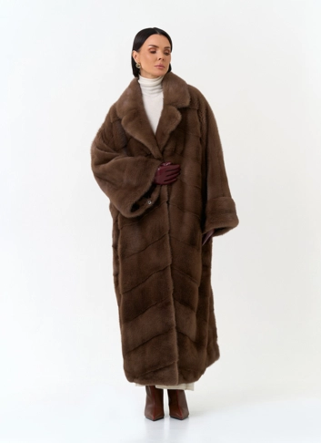 Женская шуба из меха норки с английским воротником фото