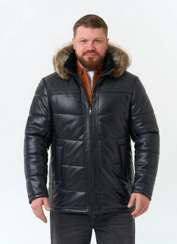 Мужской пуховик из эко кожи с мехом енота на капюшоне фото