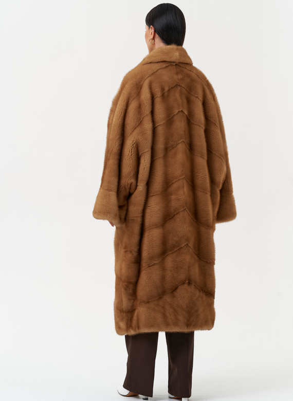 Женская шуба из меха норки с английским воротником