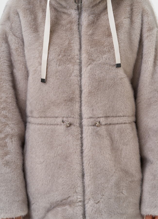 Женская куртка из эко меха с капюшоном модель № 31230 в кредит