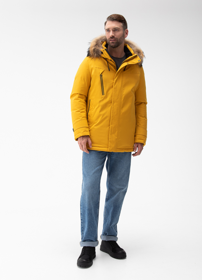 фото Мужской пуховик с капюшоном из меха енота модель № 28401