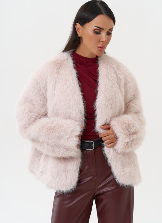 Куртка из эко меха персикового цвета