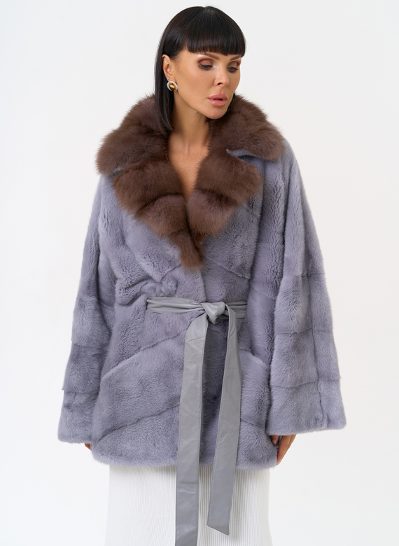 Женская шуба из меха норки с воротником из меха куницы