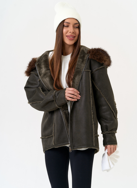 Женская дубленка из эко замши с капюшоном из эко меха