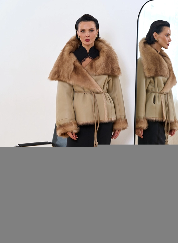 Женская двухсторонняя дубленка из натурального меха фото