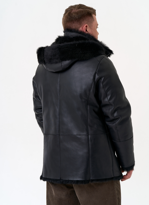 Мужская дубленка черного цвета с капюшоном