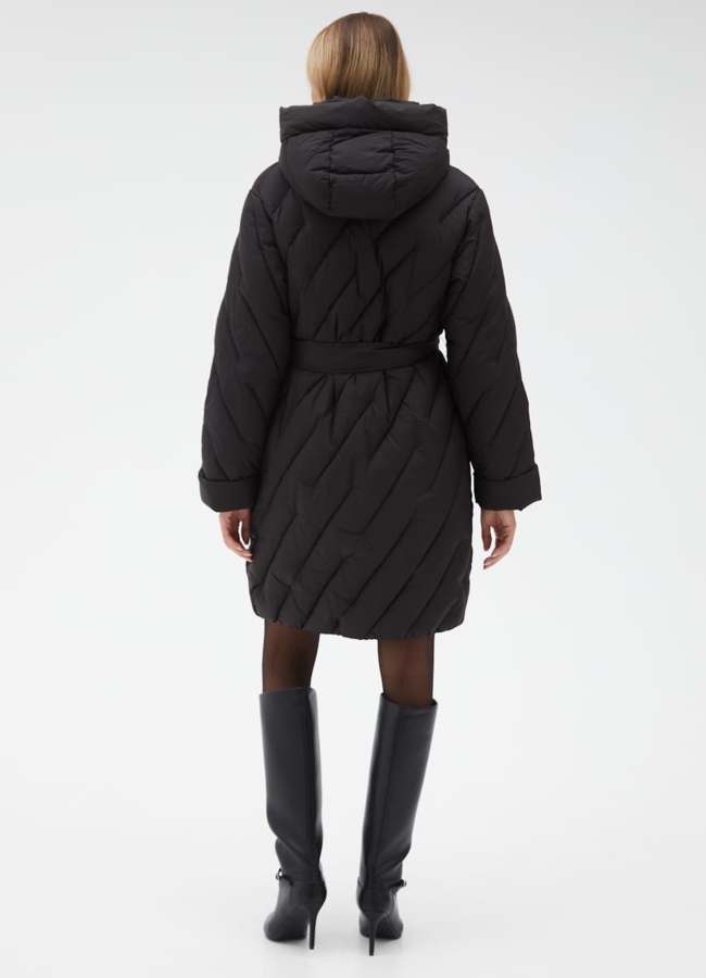 фото Женский пуховик черного цвета с поясом модель № 31120