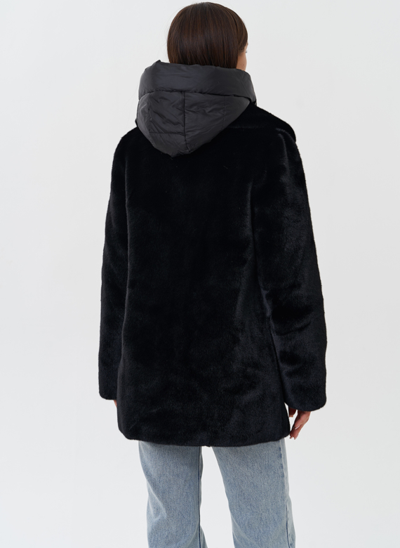 Куртка из эко меха с капюшоном