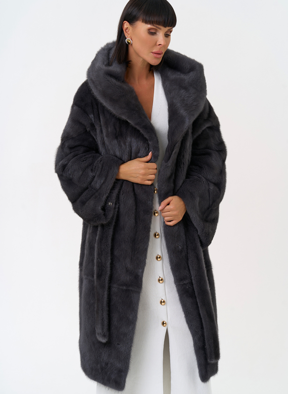 Женская шуба из меха норки с капюшоном 