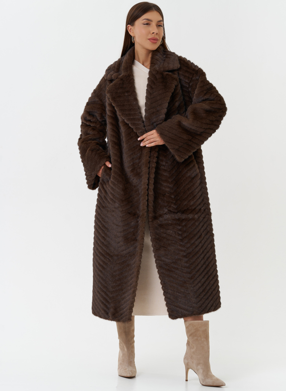 Пальто из эко меха с английским воротником