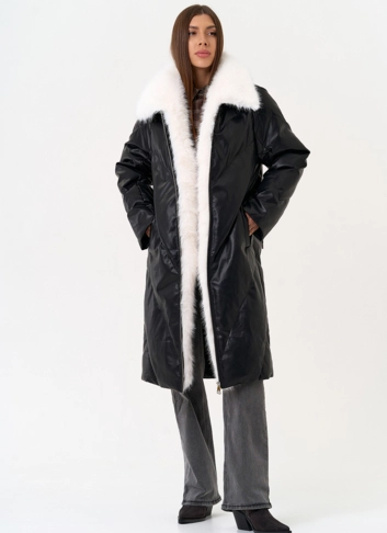 Женский пуховик из эко кожи с отделкой из эко меха