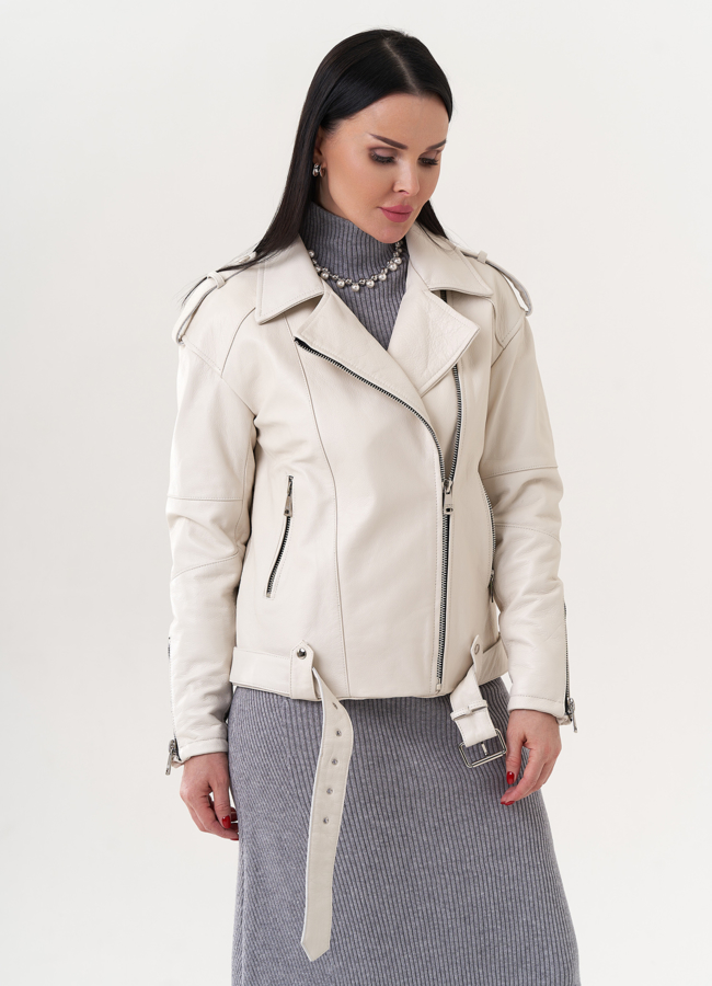 Светлая кожаная куртка 