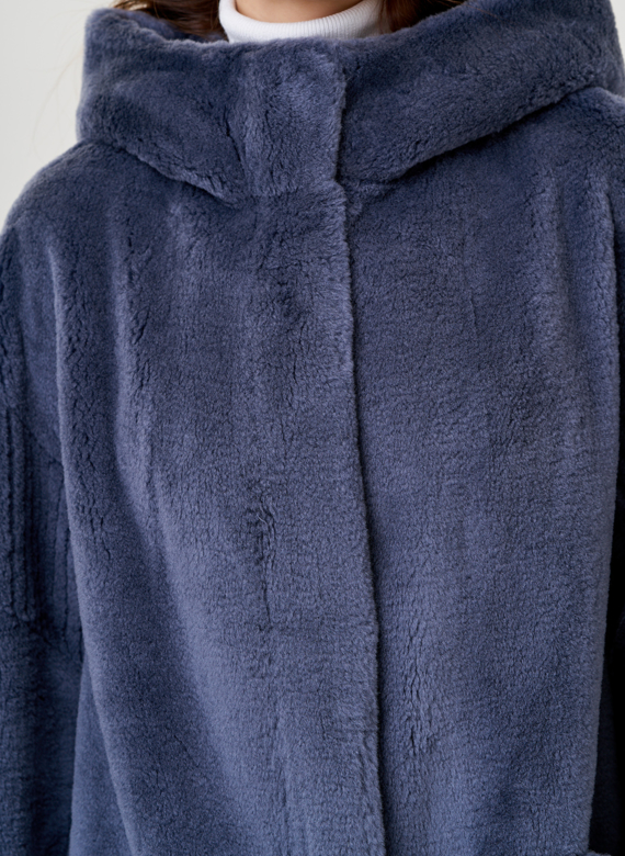Женское пальто из шерсти с капюшоном 