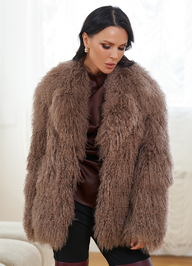 Женская шуба из меха ламы модель № 30635 универмаг малина