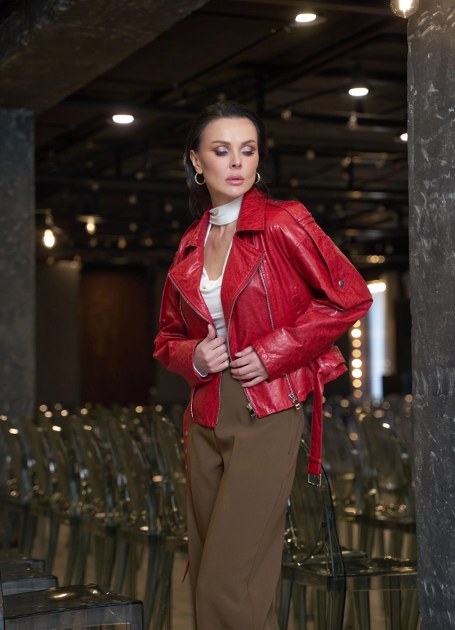 Красная куртка из натуральной кожи модель № 83954 универмаг малина