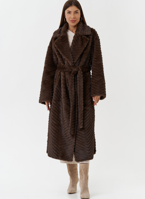 Пальто из эко меха с английским воротником