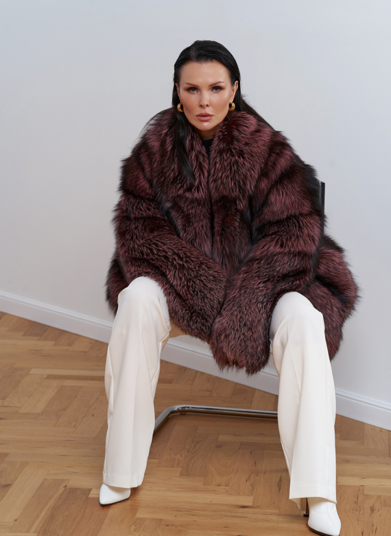 Шуба из меха чернобурки розового цвета